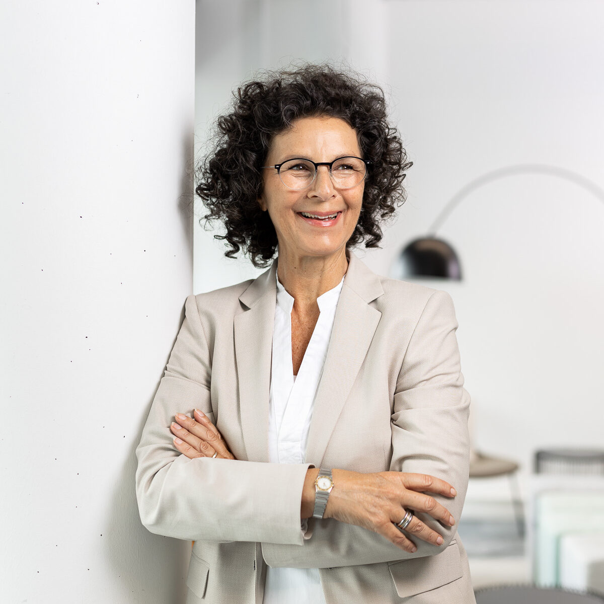 Scherin Beuther, Executive Coach, im Portrait vor dem Erstgespräch