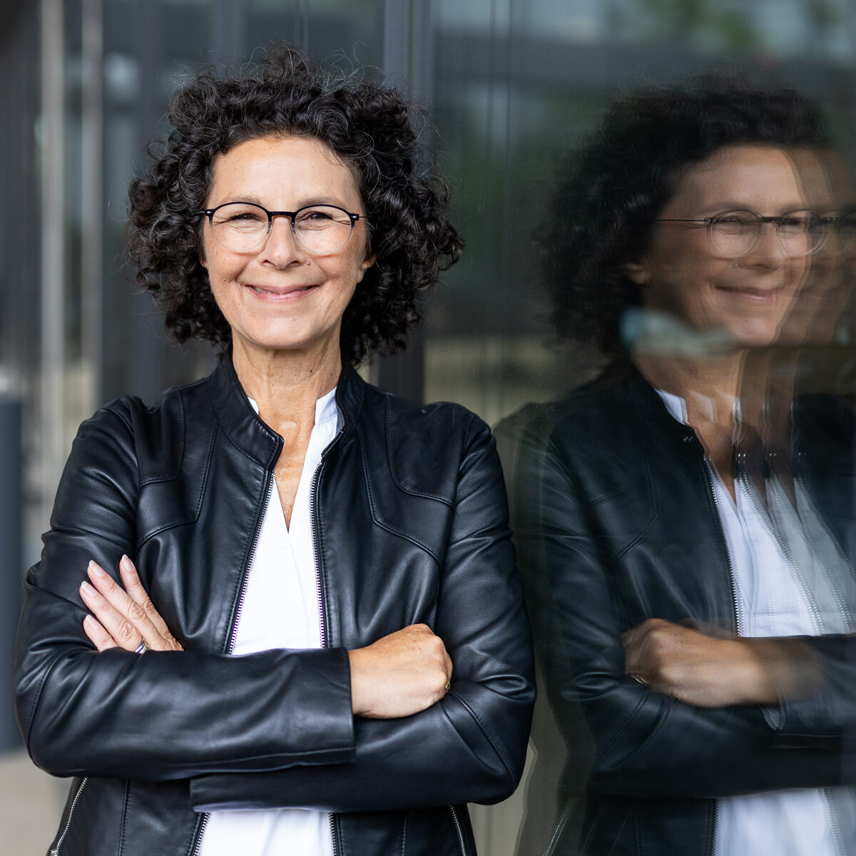 Systemischer Coach Scherin Beuther im vertraulichen Gespräch mit einer Klientin